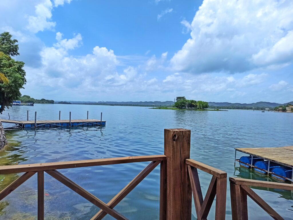 Vue sur le lac Petén Itzá