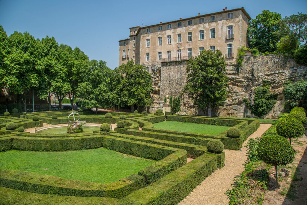 Le château d'Entrecasteaux et son jardin