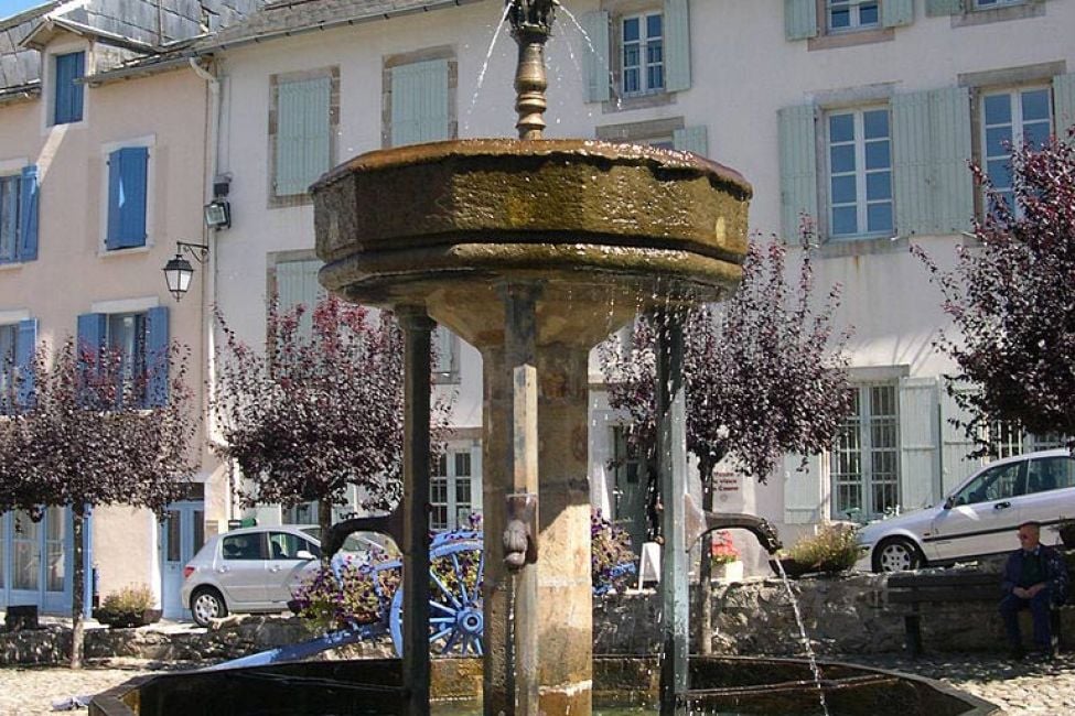 Fontaine à Lacaune, un des plus beaux villages du Tarn 