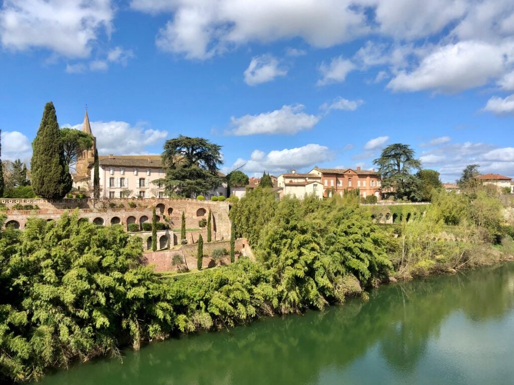 Vue sur Lisle-sur-Tarn, un des plus beaux villages du Tarn 