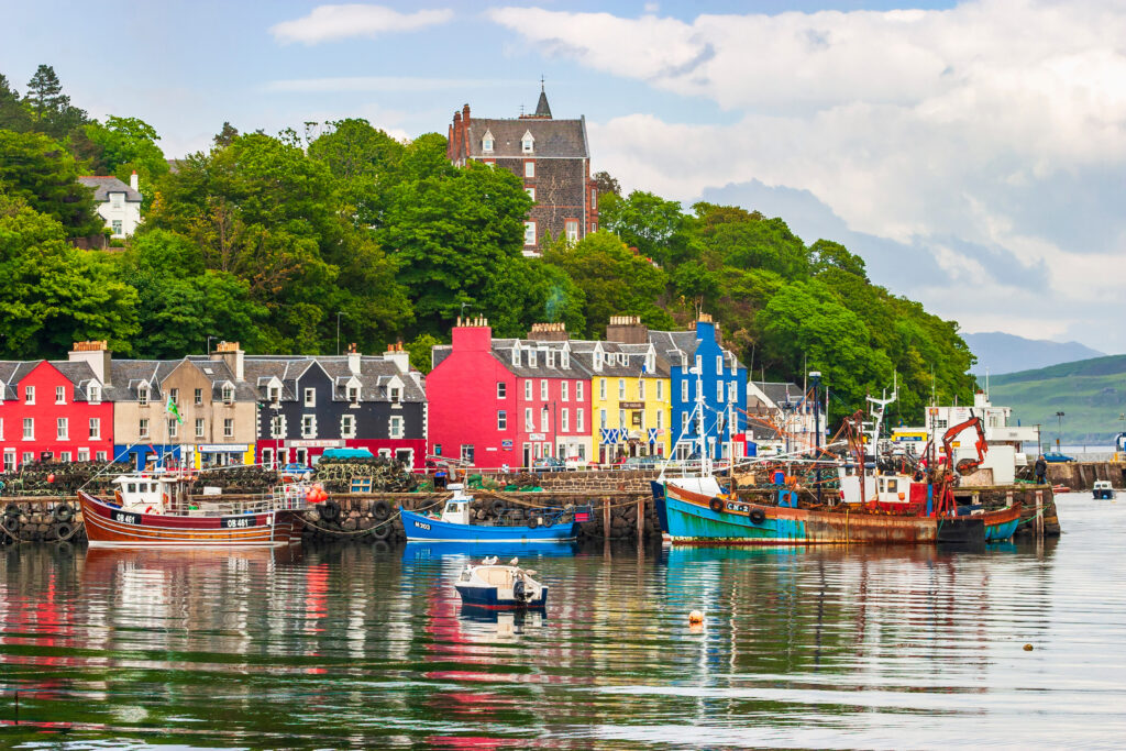 Vue sur le port coloré de Tobermory, un des plus beaux villages d'Écosse