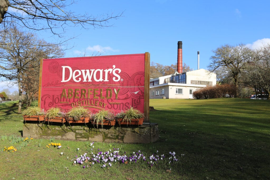 La Dewar's Distillery 