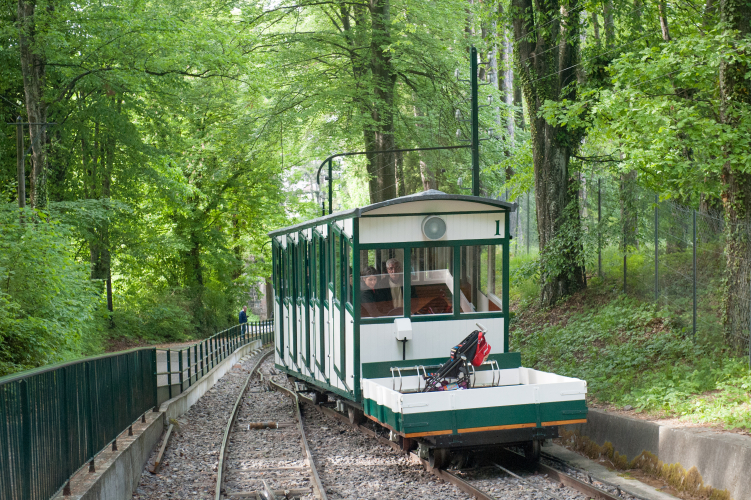 Que faire à Évian-les-Bains ? Prendre le funiculaire