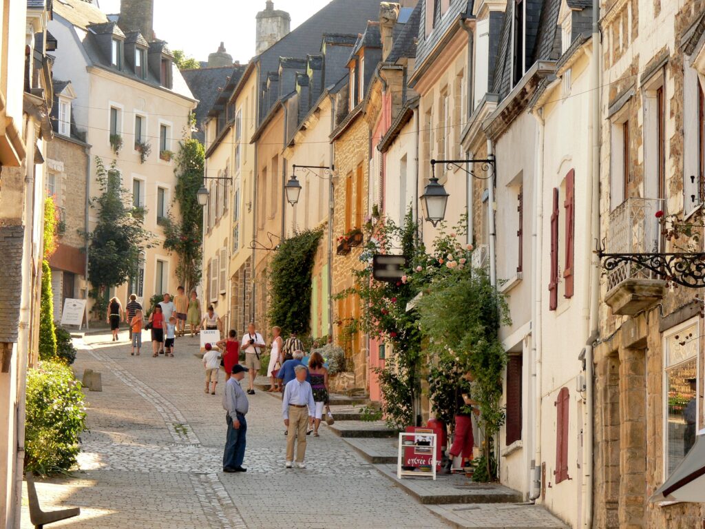 Belle rue d'Auray dans le Morbihan en Bretagne