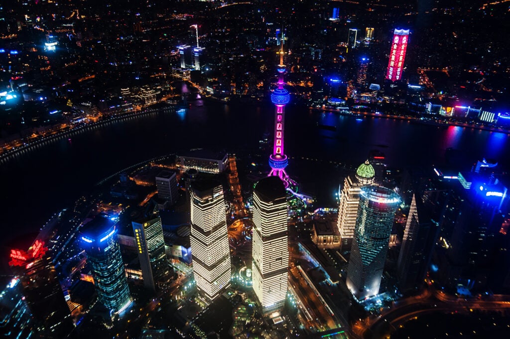 Vue depuis la Shanghai Tower de nuit 