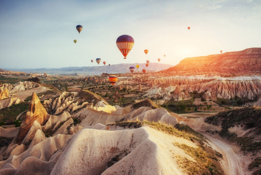 Montgolfières dans la Vallée Rouge en Cappadoce 