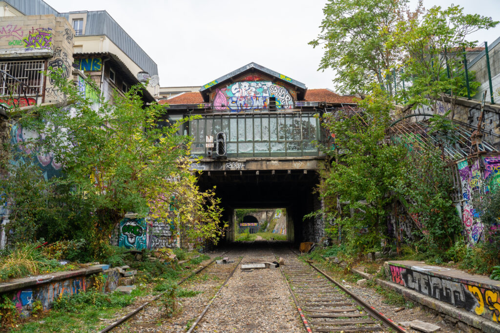 Gare désaffectée de Charonne sur la Petite Ceinture, Paris