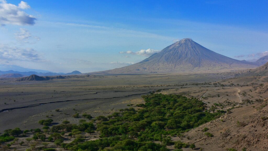 Où partir pour voir des volcans en éruption ? Ol Doinyo Lengaï en Tanzanie