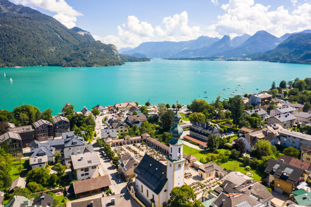 Vue aérienne de Sankt Gilgen, un des plus beaux villages en Autriche