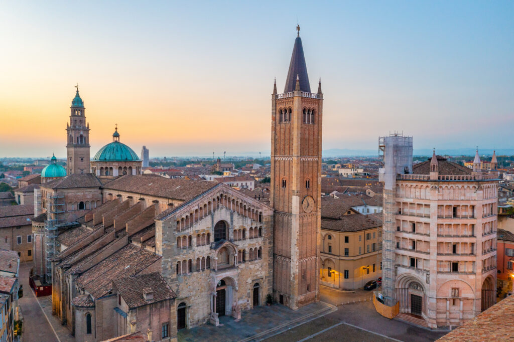 La cathédrale (Duomo) de Parme, un des plus beaux exemples de l'art roman italien