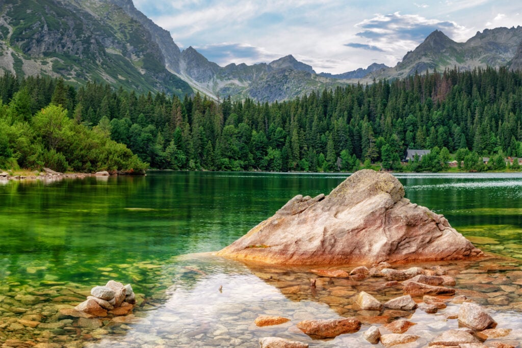 Lac de montagne dans le Parc National de Tatras