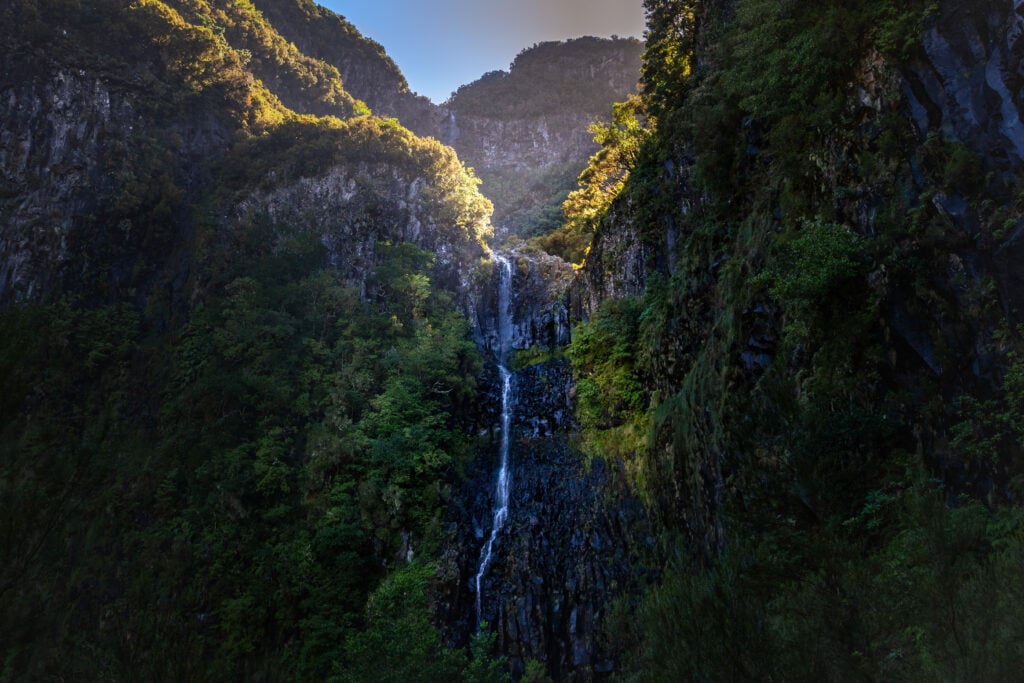  Cascade à la fin de la Levada do Risco - meilleures randonées à Madère 