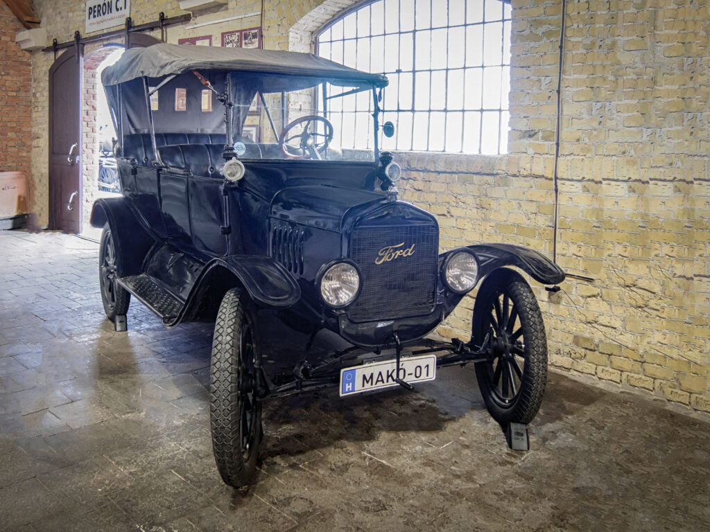 Voiture (Ford Model T) au musée des Transports