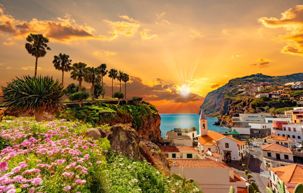 Vue sur Camara de Lobos  sur l'île de Madère 