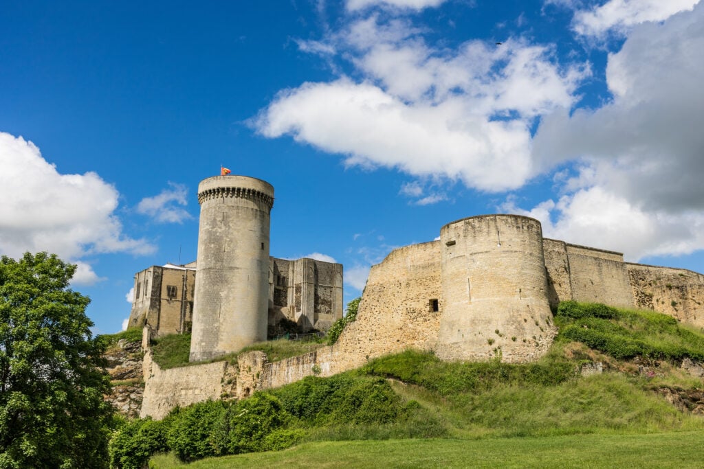 Vue ensoleillée du Château de Guillaume-le-Conquérant à Falaise 