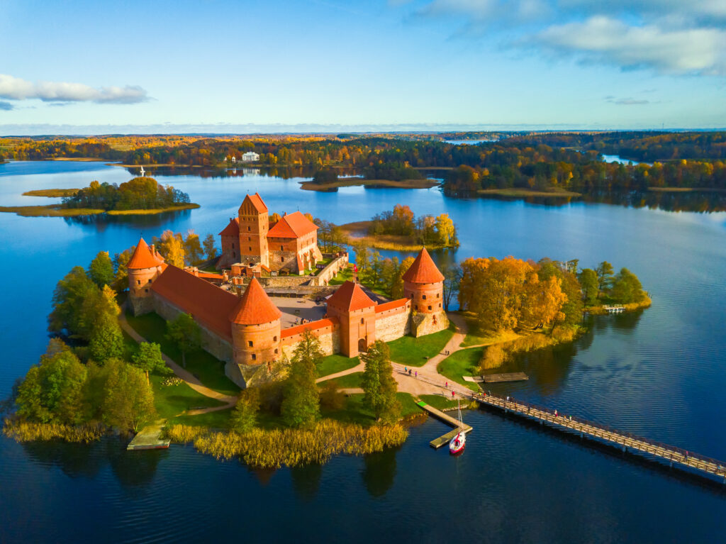 Vue sur le Château de Trakai, un incontournable en Slovénie