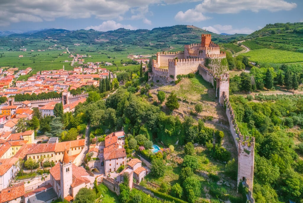 Vue aérienne de Soave 