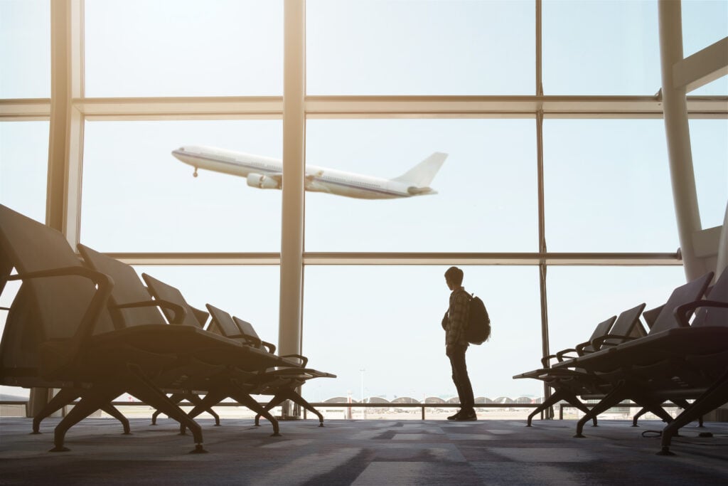 Voyageur à l'aéroport