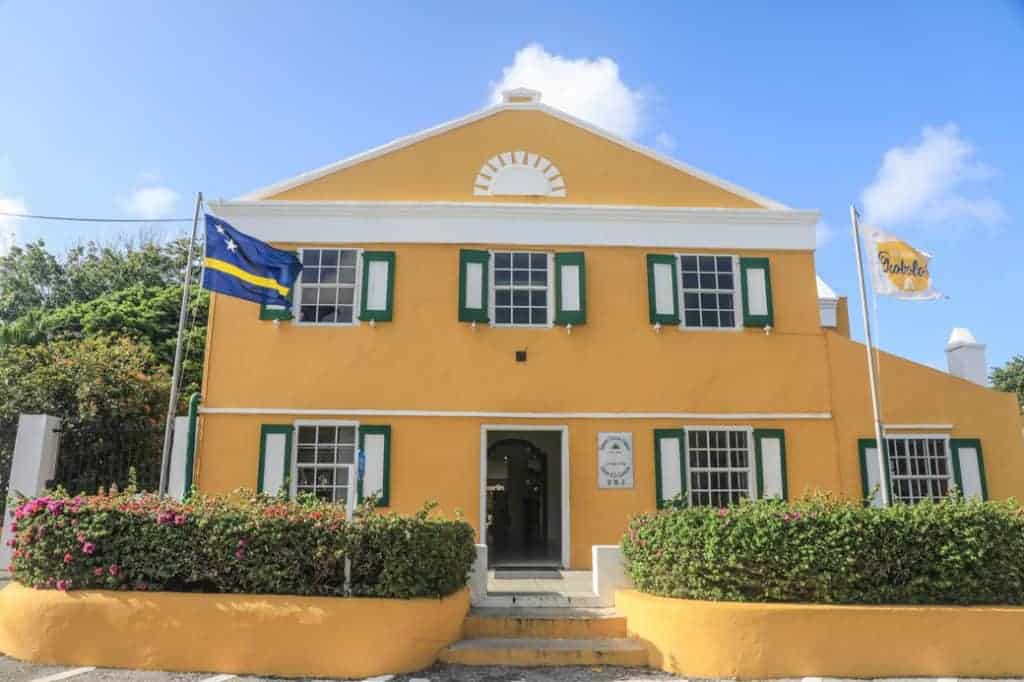 La distillerie de liqueur de Curaçao à Landhuis Chobolobo