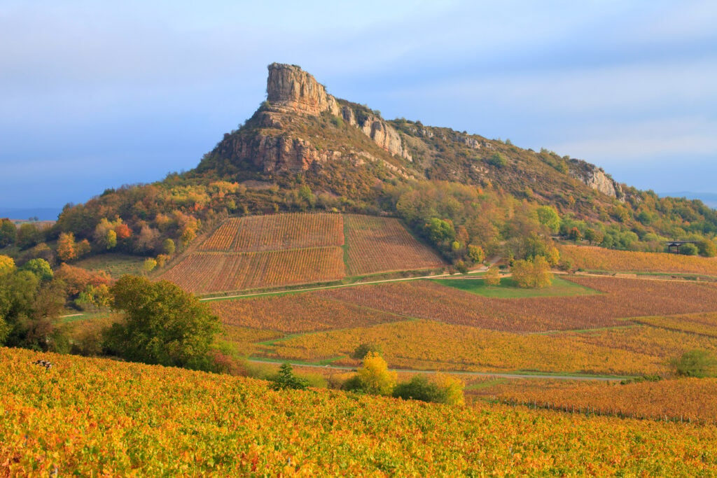 Vue sur la Roche de Solutré