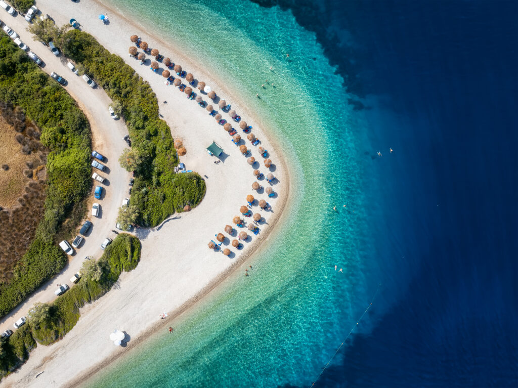 Vue aérienne de la plage Agios Dimitrios à Alonissos