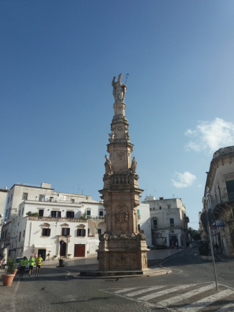 COLONNA SANT ORONZO Colonnes statues voir Ostuni