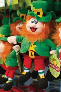 Les leprechauns, créatures féériques issues du folklore irlandais.