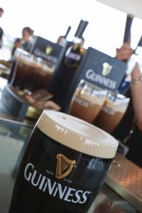 La Guinness doit se servir lentement pour dévoiler toute sa saveur.