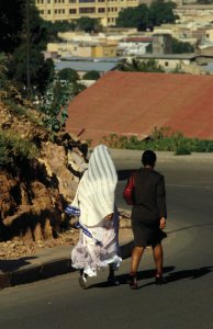 Femmes à Asmara entre tradition et modernité.