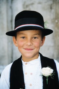 <p>Jeune Croate en costume traditionnel.</p>