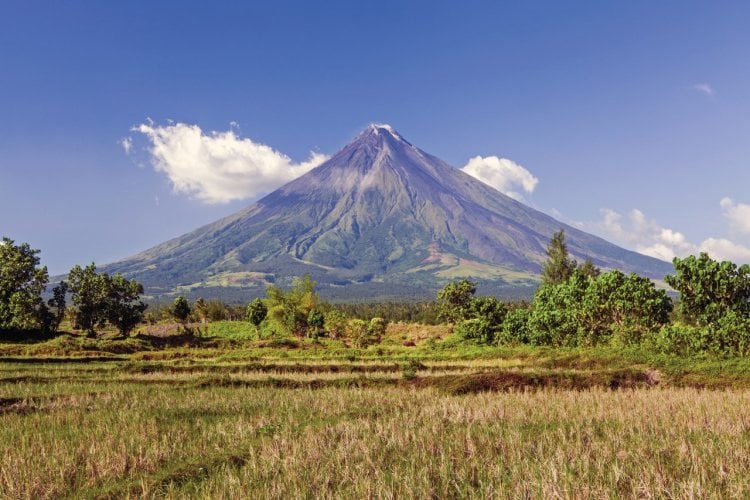 Mayon Volcano Natural Park - Travel & Tourism Guide Mayon Volcano ...