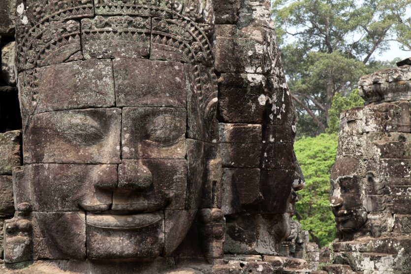 Visage sculpté du temple Bayon, Angkor.