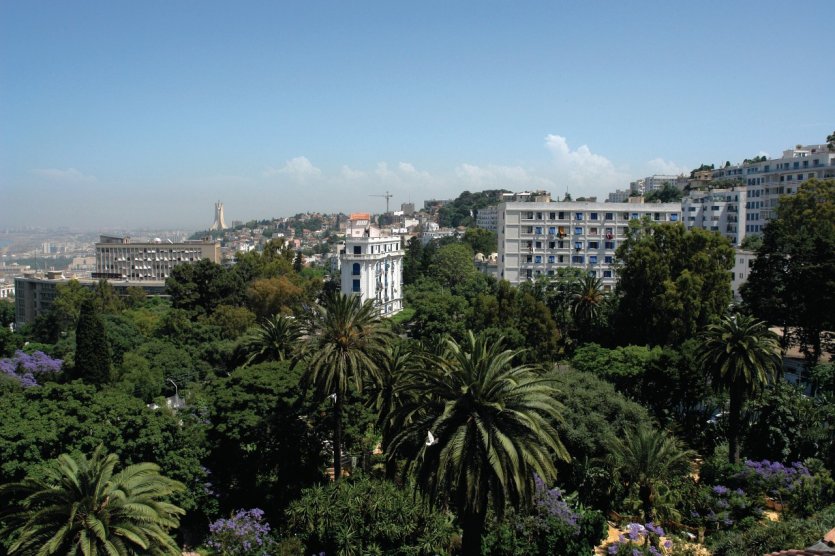 <p>Vue sur le Mustapha supérieur et les quartiers sud depuis l'hôtel Saint-George El Djazaïr.</p>