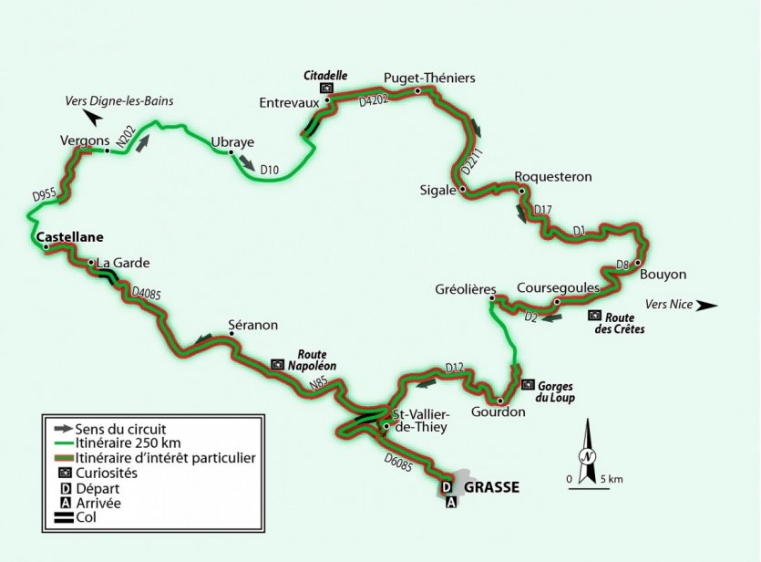 Le guide thématique Petit Futé FRANCE À MOTO De la route Napoléon à la vallée du Var