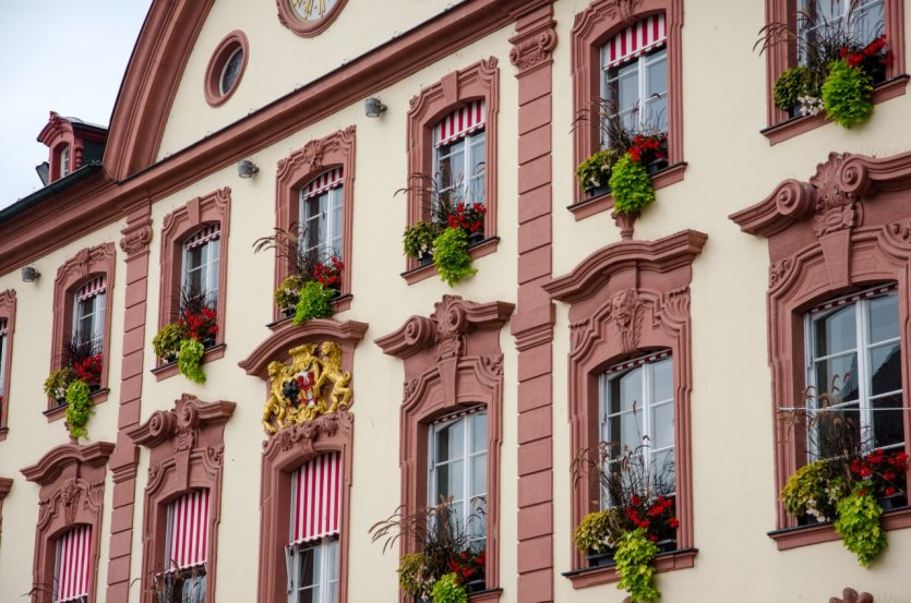 <p>Façade baroque de l'hôtel de ville d'Offenburg.</p>