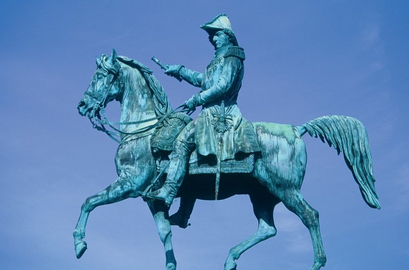 Statue équestre de Bernadotte, maréchal de France et roi de Suède.