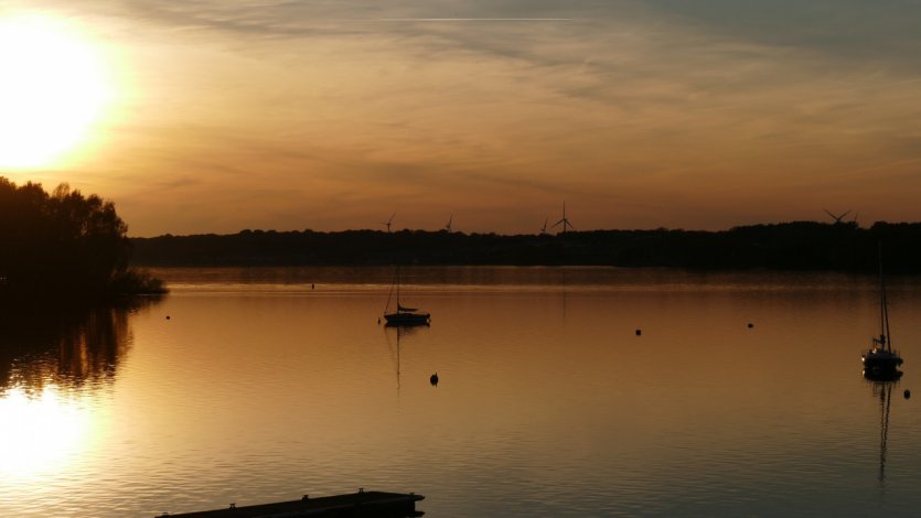 <p>Coucher de soleil, sur le Lac de la Plate Taille.</p>