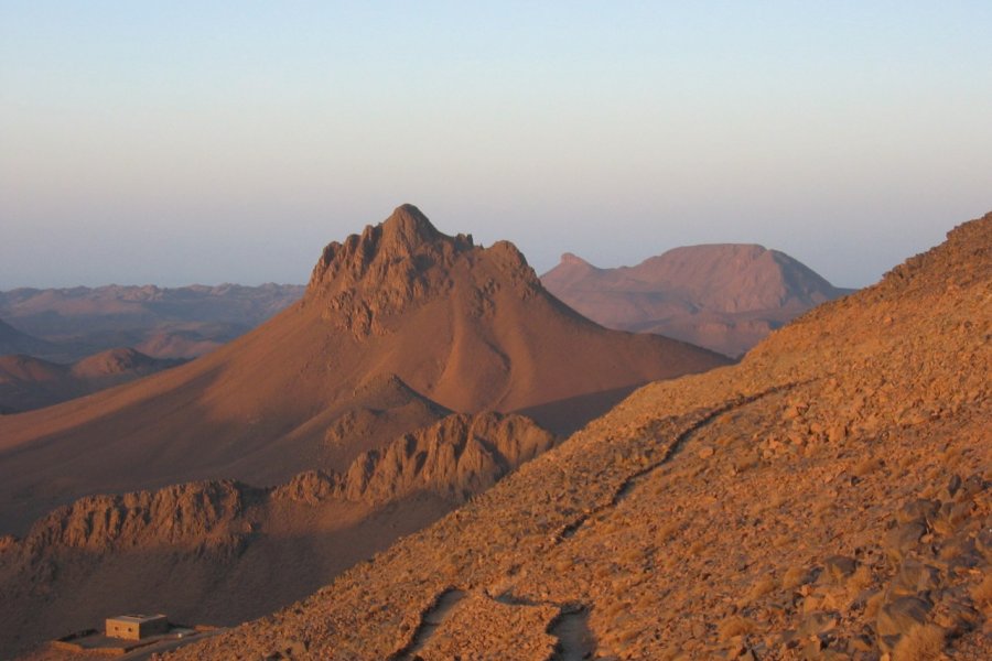 Mont Tahat, le plus haut d'Algérie (2 918 m) Jean-Paul LABOURDETTE