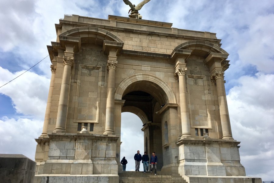MONUMENT AUX MORTS