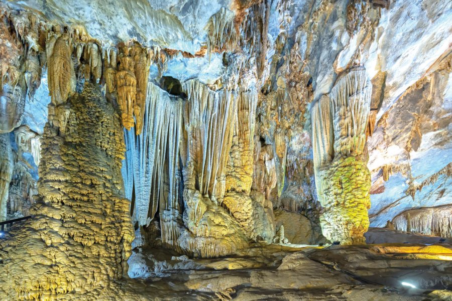 Grotte dans le Parc national de Phong Nha-Kẻ Bàng. HuyThoai - iStockphoto.com