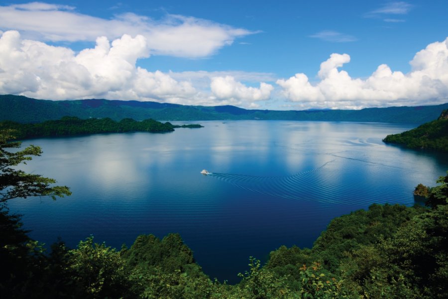 Le lac Towada. eye-blink