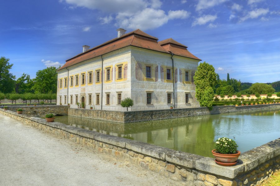 CHÂTEAU DE KRATOCHVÍLE (ZÁMEK)