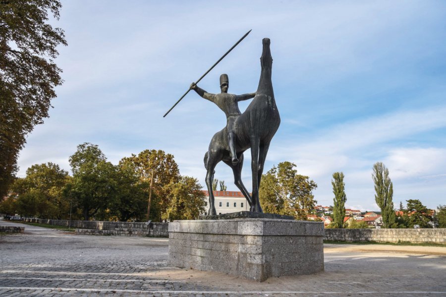 Statue de Stipe ikirica à Sijn. Željko Zrnčić / OFFICE DE TOURISME DE SINJ