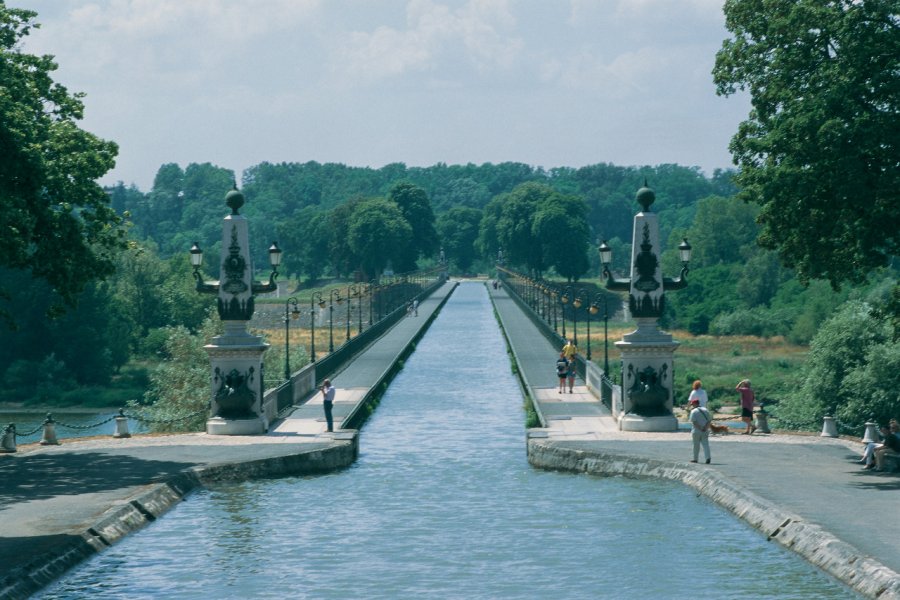 Pont-canal de Briare MARC JAUNEAUD - ICONOTEC