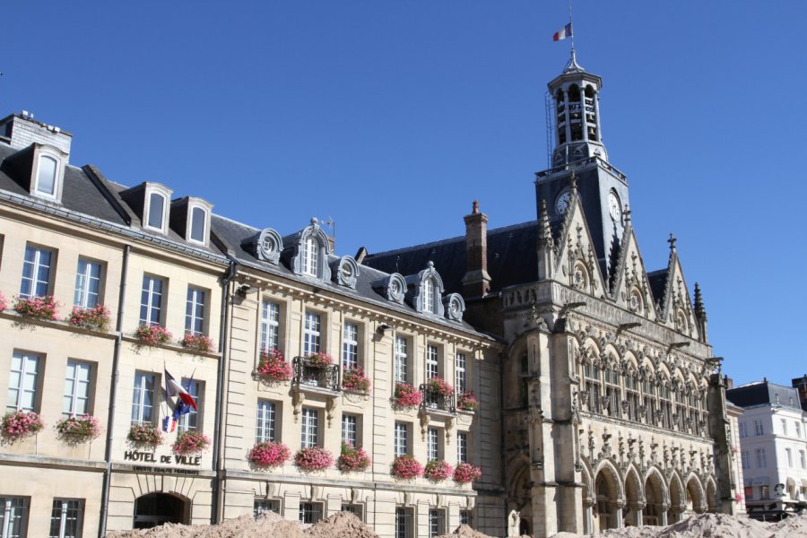 L'HÔTEL-DE-VILLE ET SA SALLE DU CONSEIL ART DÉCO