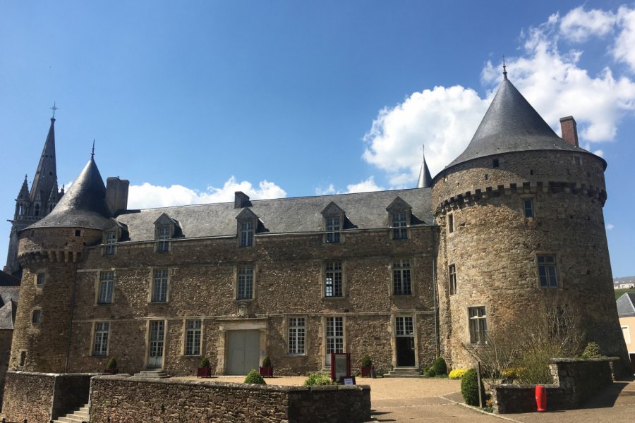 CHÂTEAU DE SILLÉ-LE-GUILLAUME