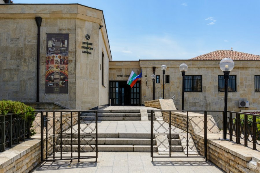 MUSÉE D'ARCHÉOLOGIE (АРХЕОЛОГИЧЕСКИ МУЗЕЙ)