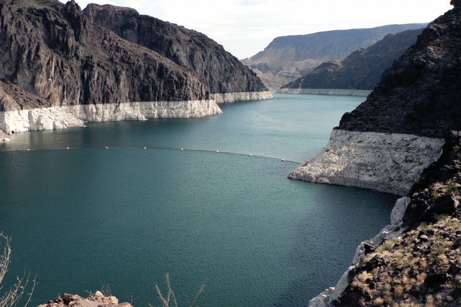 Le barrage de Hoover, au sud de Las Vegas, construit sur le Colorado a donné naissance au lac Mead. Claire DELBOS