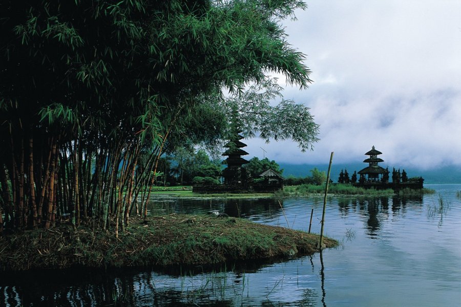 Pura Ulun Danu Bratan, temple du lac Bratan. Yukiko Yamanote - Iconotec