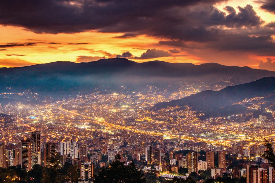 Coucher de soleil à Medellín. Adrien Scat
